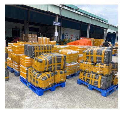 Chuẩn bị hàng hóa gửi đi Đài Loan